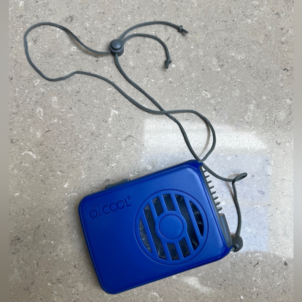 NWOT Portable quiet fan to hang around neck - perfect for outdoor or indoor use!